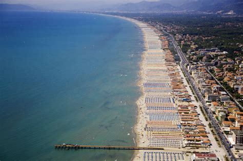 donatella versace forte dei marmi|where is forte dei marmi.